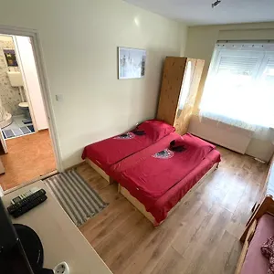 https://red-locomotive-apartment.inbudapesthotels.com